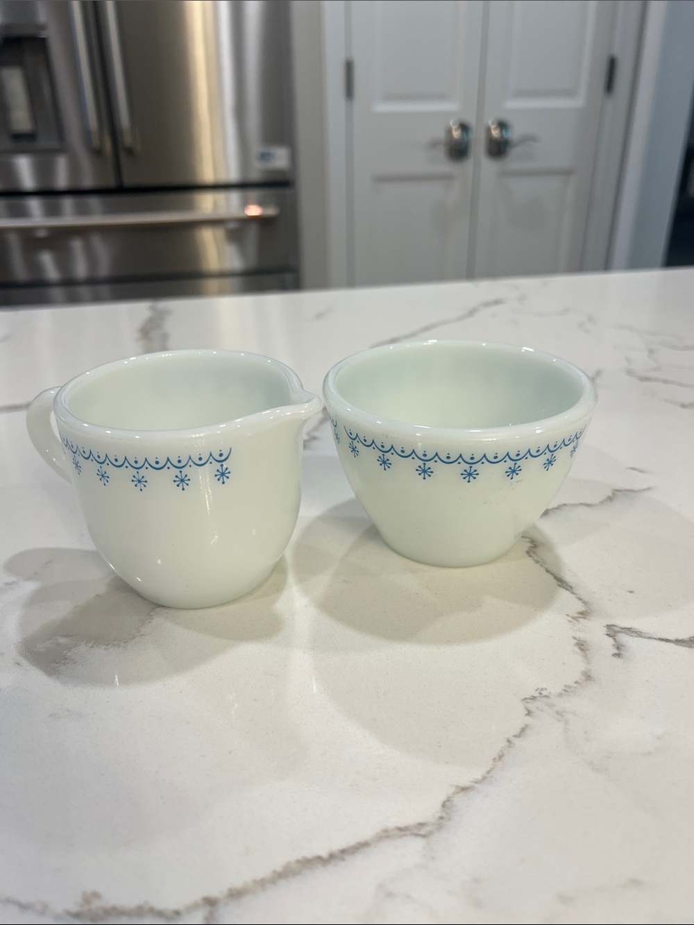 Vintage Corning Pyrex “compatibles” snowflake blue garland sugar/creamer set